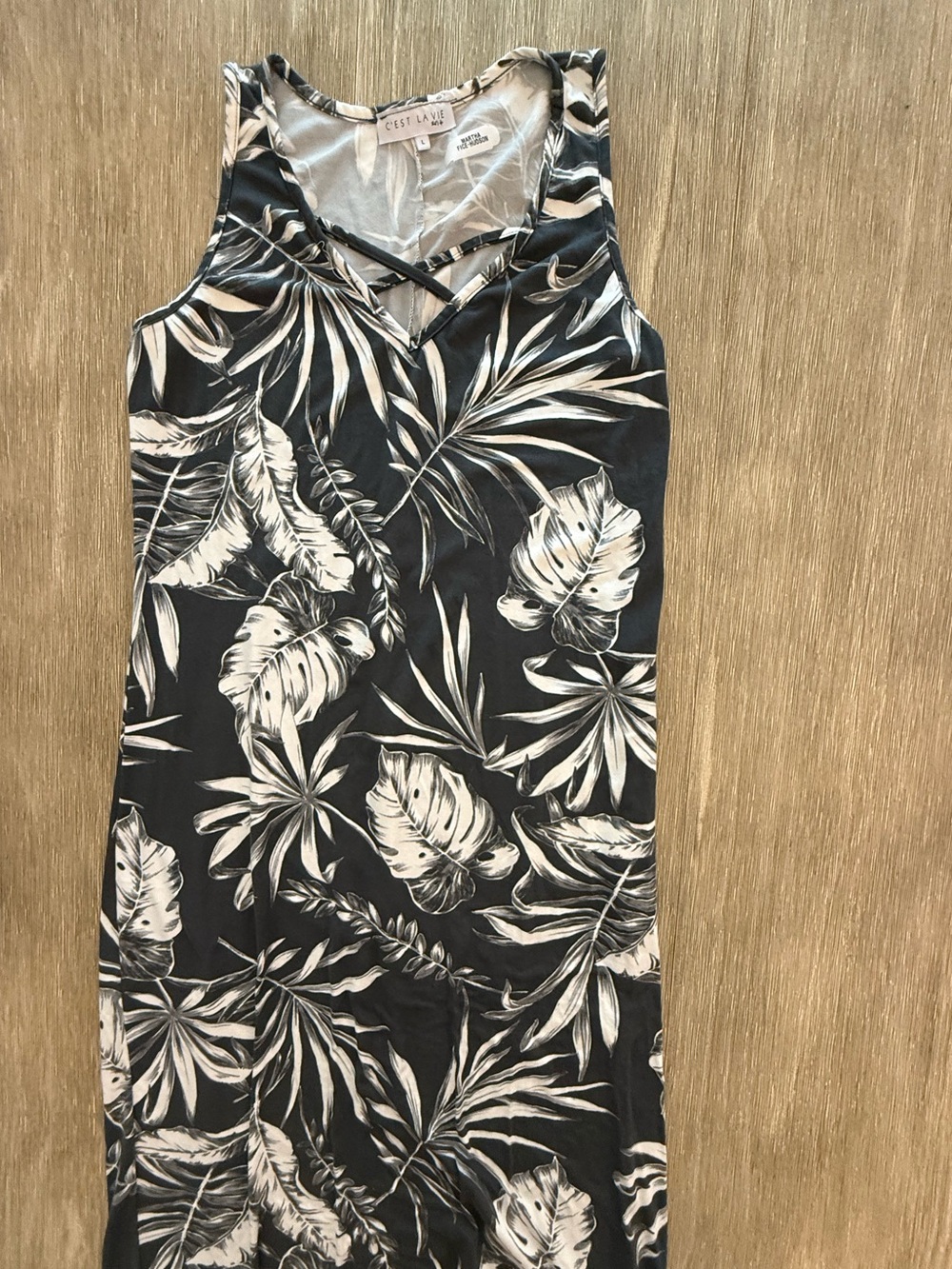 C’est La Vie Tropical Leaf Maxi Dress - Black & Cream Sleeveless V-neck Large